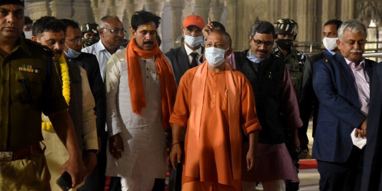 काशी विश्वनाथ कॉरिडोर का निर्माण कार्य अभियान चलाकर निर्धारित समय सीमा में पूरा करें : योगी आदित्यनाथ