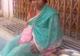 Swati in Varanasi : वाराणसी के गंगा घाट पर भीख मांगती दिखी साइंस ग्रेजुएट, फर्राटे से बोलती है इंग्लिश और नौकरी की है तलाश