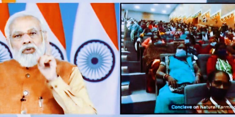 प्राकृतिक खेती पर राष्ट्रीय सम्मेलन : नए सिरे से शोध करने होंगे और प्राचीन ज्ञान को आधुनिक वैज्ञानिक सांचे में ढालना होगा : पीएम नरेंद्र मोदी