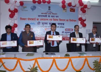 डाक विभाग ने वाराणसी के गंगा घाटों पर होने वाली आरती पर जारी किया पिक्चर और पोस्टकार्ड
