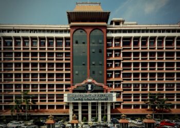 नागरिकों को प्रधानमंत्री की तस्वीर वाला टीकाकरण प्रमाण-पत्र ले जाने में शर्म नहीं आनी चाहिए, केरल उच्च न्यायालय ने खारिज की याचिका