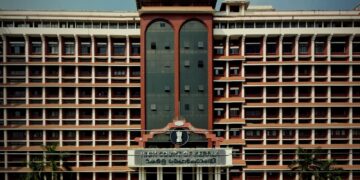नागरिकों को प्रधानमंत्री की तस्वीर वाला टीकाकरण प्रमाण-पत्र ले जाने में शर्म नहीं आनी चाहिए, केरल उच्च न्यायालय ने खारिज की याचिका