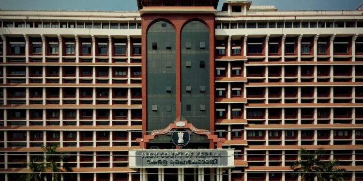 नागरिकों को प्रधानमंत्री की तस्वीर वाला टीकाकरण प्रमाण-पत्र ले जाने में शर्म नहीं आनी चाहिए, केरल उच्च न्यायालय ने खारिज की याचिका