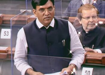 बच्चों को वैक्सीन देने और कोरोना के खिलाफ बूस्टर डोज लगाने का फैसला विशेषज्ञों की टीम करेगी : स्वास्थ्य मंत्री मनसुख मांडविया