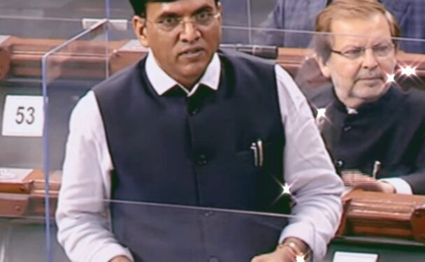 बच्चों को वैक्सीन देने और कोरोना के खिलाफ बूस्टर डोज लगाने का फैसला विशेषज्ञों की टीम करेगी : स्वास्थ्य मंत्री मनसुख मांडविया