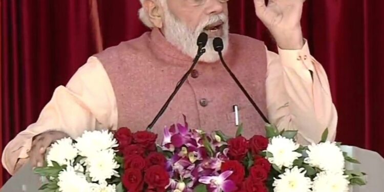 उत्तराखंड में प्रधानमंत्री नरेन्द्र मोदी ने 18000 करोड़ रुपये की विकास परियोजनाओं का किया लोकार्पण और शिलान्यास