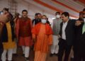 मुख्यमंत्री योगी आदित्‍यनाथ वाराणसी में प्रधानमंत्री नरेंद्र मोदी के कार्यक्रम के लिए तैयारी और सुरक्षा व्यवस्था का जायजा लिया