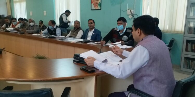 अंबेडकर स्टेडियम में सिंथेटिक प्लेग्राउंड कार्य में लापरवाही पर यूपीपीसीएल के परियोजना प्रबंधक, ऐई व जेई को निलंबित करने की संस्तुति