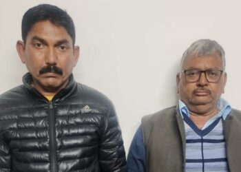 एसटीएफ व झारखंड पुलिस की कार्रवाई में झारखंड के भाजपा नेता जीतराम मुंडा की हत्या के दो आरोपित वाराणसी के मिंट हाउस तिराहे के पास दबोचे गये