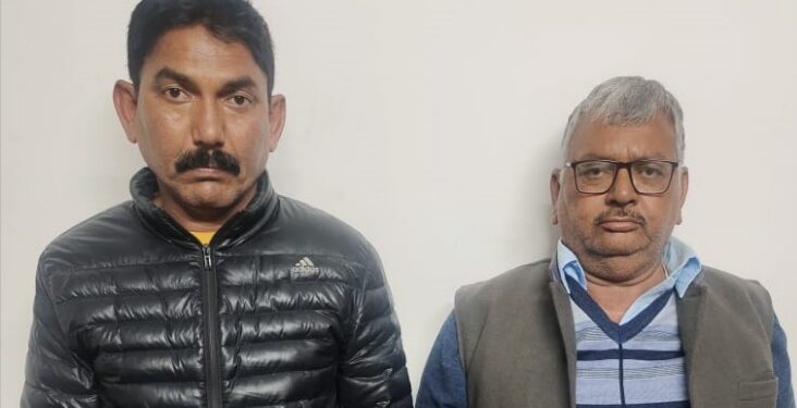 एसटीएफ व झारखंड पुलिस की कार्रवाई में झारखंड के भाजपा नेता जीतराम मुंडा की हत्या के दो आरोपित वाराणसी के मिंट हाउस तिराहे के पास दबोचे गये