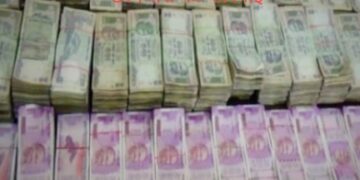 जीएसटी इंटेलीजेंस टीम का कानपुर में इत्र कारोबारी के घर छापा, रात भर चार मशीनों से गिने गए नोट
