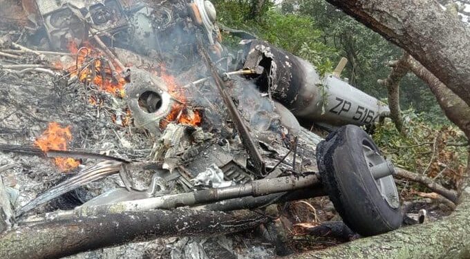 CDS Bipin Rawat Helicopter Crash तमिलनाडु के कुन्नूर में सेना का एमआई-17 वी5 हेलीकाप्टर क्रैश, 13 लोगों की मौत