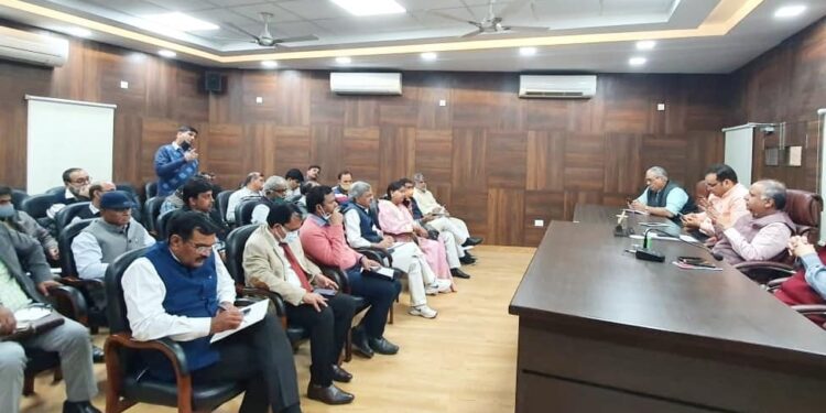 वाराणसी में प्रधानमंत्री नरेंद्र मोदी के आगमन की तैयारी, रविवार तक शहर की सभी सड़कें दुरुस्त कर गड्ढा मुक्त का आदेश