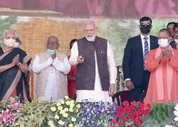 प्रधानमंत्री नरेंद्र मोदी ने पूर्वांचल को दी 10 हजार करोड़ रुपये की परियोजनाओं की सौगात, गोरखपुर में हुआ आयोजन