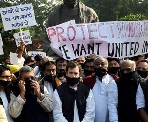 संसद में विपक्षी दल के नेताओं ने लखीमपुर खीरी मामले को लेकर केंद्रीय गृह राज्य मंत्री अजय मिश्रा की बर्खास्तगी की मांग करते हुए मार्च निकाला