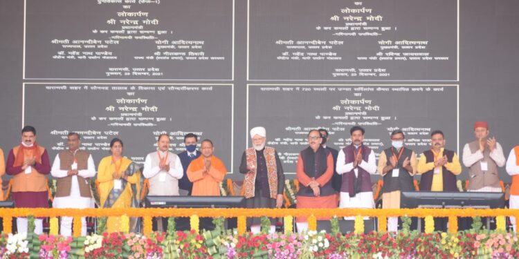प्रधानमंत्री नरेंद्र मोदी में वाराणसी में 30 परियोजनाओं के लोकार्पण और शिलान्यास पर क्‍या-क्‍या बोले, जानिए इन पक्षों के साथ