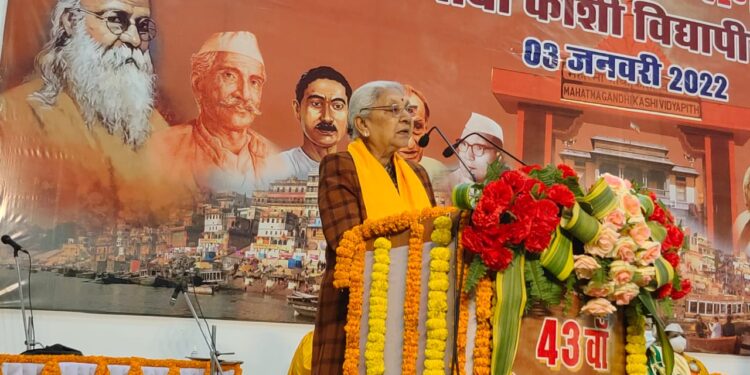 महात्मा गांधी काशी विद्यापीठ का दीक्षान्त समारोह : विद्यार्थियों को कौशल और ज्ञान की शिक्षा प्रदान करनी चाहिए