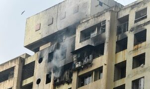 मुंबई में बहुमंजिला इमारत में भीषण आग लगने से छह लोगों की मौत