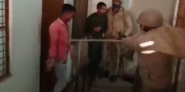 प्रयागराज स्टेशन पर बवाल में छह पुलिस कर्मी निलंबित, अज्ञात छात्रों के खिलाफ एफआईआर