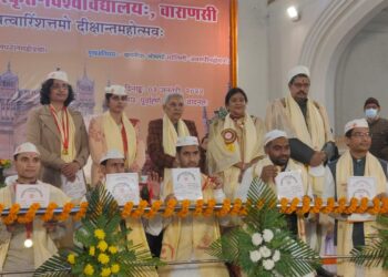 सम्पूर्णानन्द संस्कृत विश्वविद्यालय का दीक्षान्त : संस्कृत अमृत भाषा है जो सभी को प्रदान करती है अमृत्व