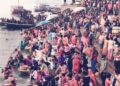 मकर संक्रांति पर प्रयागराज और काशी में श्रद्धालुओं ने लगाई पुण्य की डुबकी, स्नान-ध्यान और दान करने वाले की भीड़