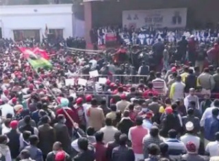 अखिलेश यादव और स्वामी प्रसाद मौर्य की वर्चुअल रैली में भूल गए कोरोना के नियम, महामारी एक्ट में हुआ एफआईआर दर्ज