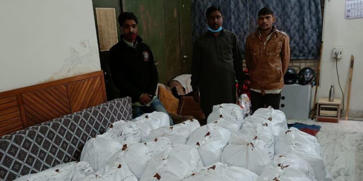 ट्रक में धान की भूसी के नीचे था साढ़े पांच क्विंटल गांजा
