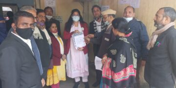 विश्व हिंदू पर्सनल लॉ बोर्ड ने केंद्र सरकार व यूपी के राज्यपाल को वाराणसी डीएम के माध्यम से सौंपा ज्ञापन पत्र