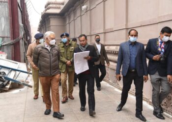यूपी के मुख्य सचिव और पुलिस महानिदेशक ने काशी विश्‍वनाथ धाम में सुरक्षा व्यवस्था का लिया जायजा, नया सुरक्षा प्लान बनाने का दिया निर्देश