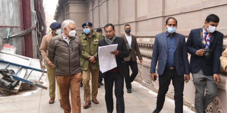 यूपी के मुख्य सचिव और पुलिस महानिदेशक ने काशी विश्‍वनाथ धाम में सुरक्षा व्यवस्था का लिया जायजा, नया सुरक्षा प्लान बनाने का दिया निर्देश