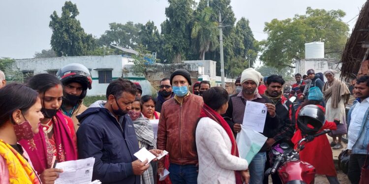 टीईटी परीक्षा को लेकर कई केंद्रों पर हुआ हंगामा, गाजीपुर में पकड़ा गया तीन सॉल्‍वर
