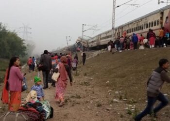 ट्रेन हादसा : पश्चिम बंगाल के दोमोहानी के पास गुवाहाटी-बीकानेर एक्सप्रेस के डिब्बे पटरी से उतरे, तीन की मौत, कई घायल