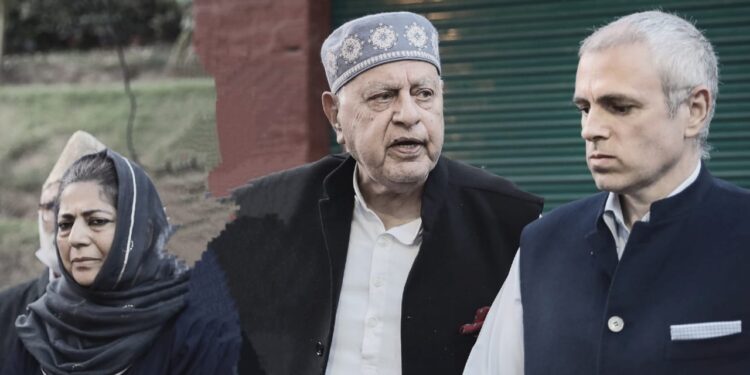 जम्मू-कश्मीर में नए परिसीमन का विरोध करने पर तीन पूर्व मुख्यमंत्रियों फारूक, महबूबा और उमर को किया गया नजरबंद
