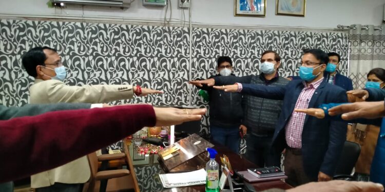 यूपी विधानसभा चुनाव 2022 : मतदाता फोटो पहचान पत्र के विकल्प के रूप में दिए गए वैकल्पिक दस्तावेज देने का मौका