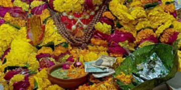शिव-पार्वती विवाह के उत्सव पर वाराणसी में बाबा के रजत विग्रह की हल्दी