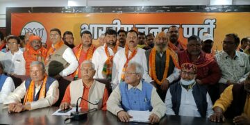 यूपी में सपा की मदद कर रही है कांग्रेस : लक्ष्मीकांत वाजपेयी