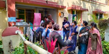 काशी हिन्दू विश्वविद्यालय में मतदाताओं को जागरूक करने के लिए डोर टू डोर अभियान चलाया गया