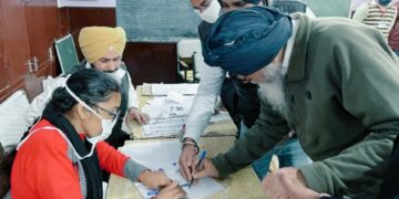 विधानसभा चुनाव : यूपी में शाम 5 बजे तक 57.44 और पंजाब में 63.44 फीसद वोट