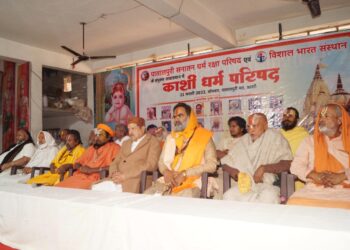 संतों पर लाठी चलाने वाली नहीं, संतों का सम्मान करने वाली सरकार चाहिए