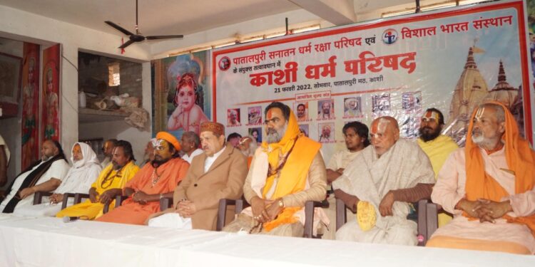 संतों पर लाठी चलाने वाली नहीं, संतों का सम्मान करने वाली सरकार चाहिए