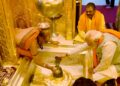 काशी में पीएम नरेंद्र मोदी ने स्‍वर्ण गर्भगृह में बाबा विश्वनाथ का किया पूजन