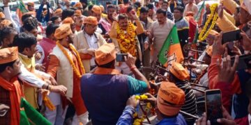 वाराणसी में 23 प्रत्याशियों ने किया नामांकन, राजनेताओं के लिए सोमवार का दिन रहा विशेष