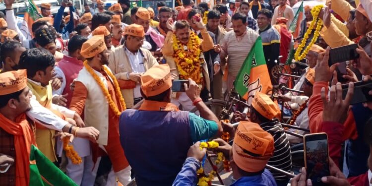 वाराणसी में 23 प्रत्याशियों ने किया नामांकन, राजनेताओं के लिए सोमवार का दिन रहा विशेष