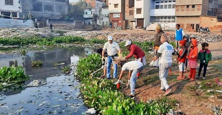 विश्व वेटलैंड दिवस : वाराणसी में नाले से तबाह हो रहा कुबेर का बनाया धनेसरा तालाब