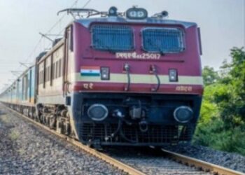 ट्रेनों को दुर्घटनाग्रस्त होने से बचाएगा कवच, एक ही ट्रैक पर आ रही ट्रेन से करेगा सचेत