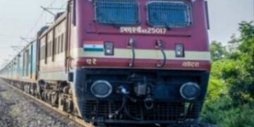 ट्रेनों को दुर्घटनाग्रस्त होने से बचाएगा कवच, एक ही ट्रैक पर आ रही ट्रेन से करेगा सचेत
