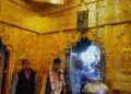 काशी विश्‍वनाथ मंदिर में गर्भगृह को सोने से मढ़ दिया गया