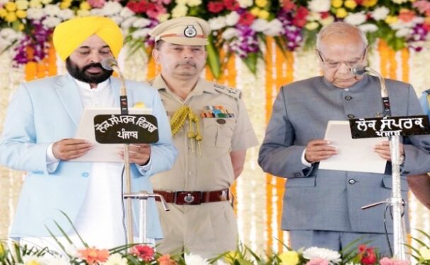 भगवंत मान ने पंजाब के मुख्यमंत्री के रूप में शपथ ली, शहीद भगत सिंह के पैतृक गांव में आयोजन