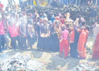 वाराणसी में मणिकर्णिका घाट पर खेली गई चिता भस्‍म होली