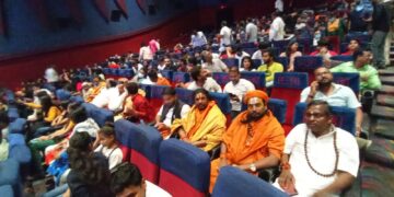 The Kashmir Files : काशी के संतों ने आवाज उठाई “कश्मीरी हिंदुओं के नरसंहार के दोषियों को फांसी दो”